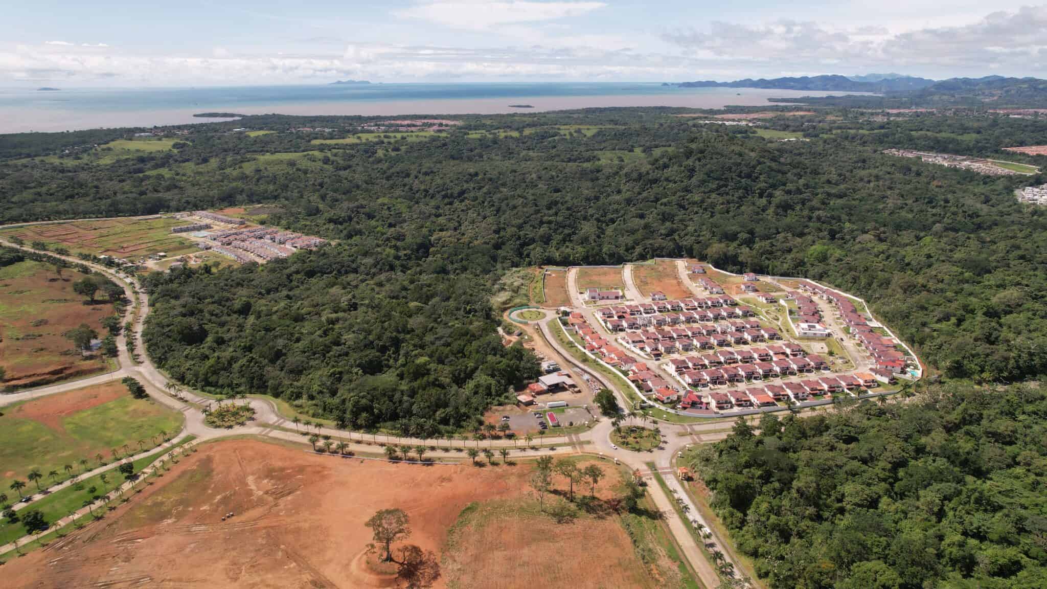 Residencial en Costa Verde | Arcadia by Valor Development